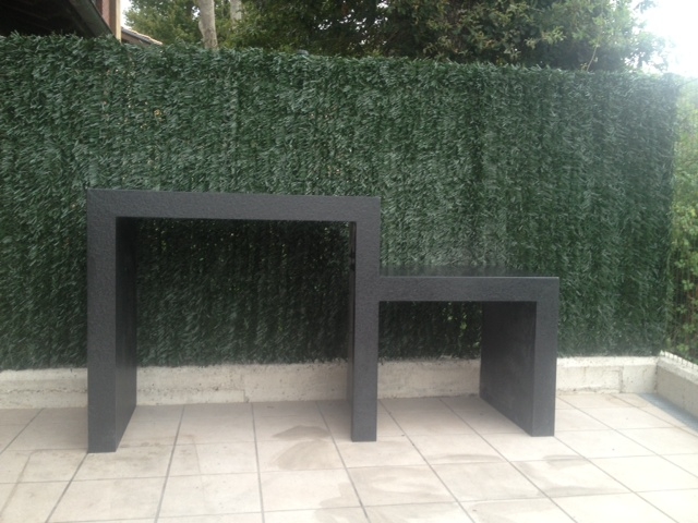 Conjunto de Mesas de Exterior en Granito Negro – Diseño Minimalista